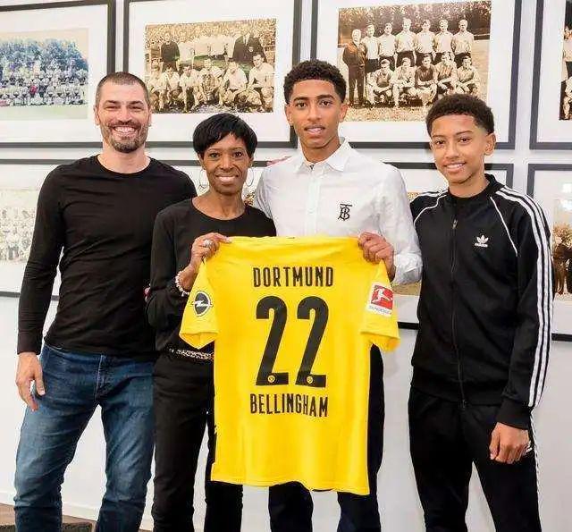 英超：曼联3-1逆转副班长！迪亚洛帽子戏法绝杀 安东尼空门不进